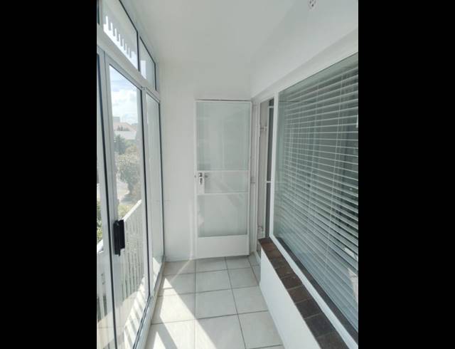 1 BEDROOM PROPERTY TO RENT IN RONDEBOSCH
